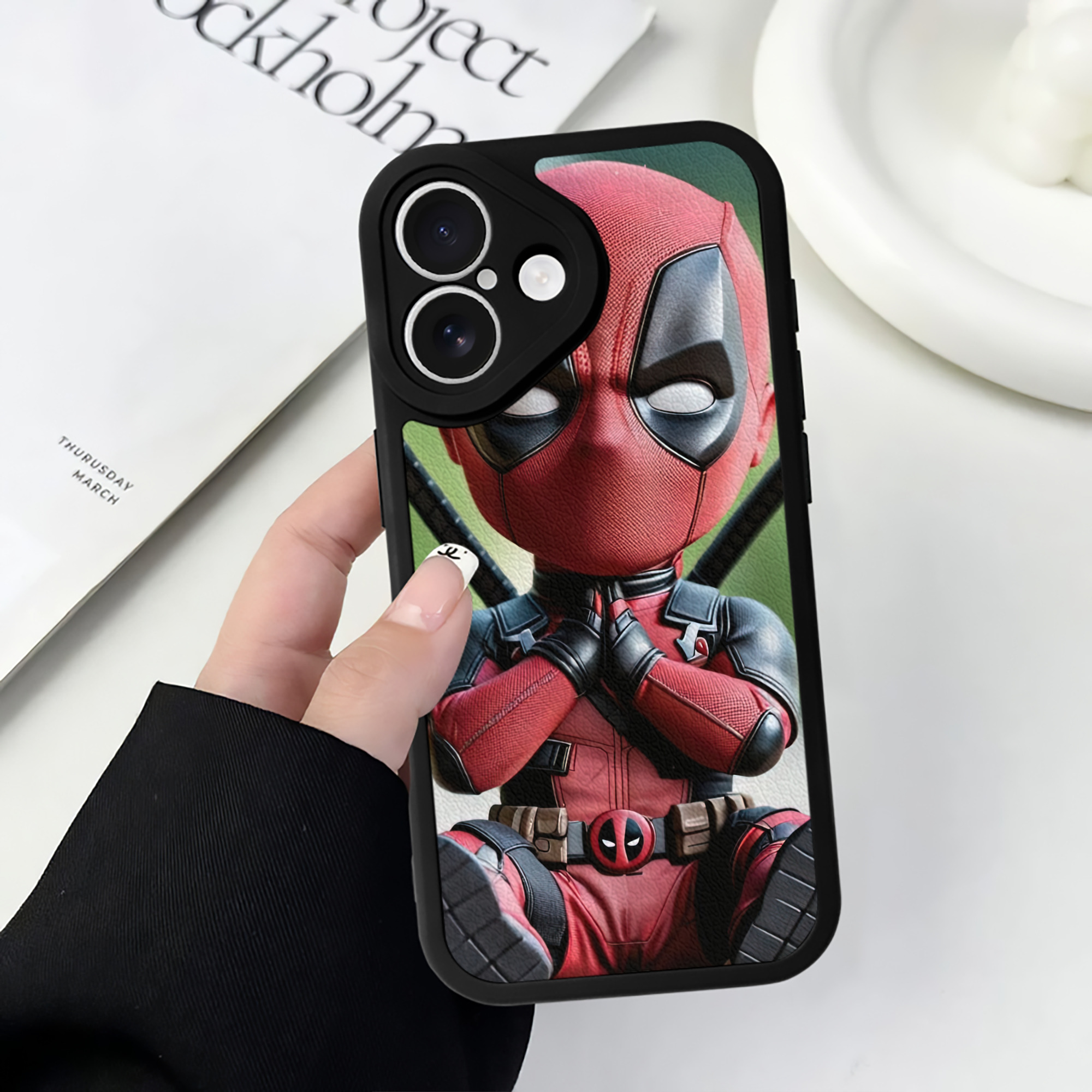 （画像用） Deadpool デッドプール 【iPhone 16シリーズ対応】シリコンスマホケース（レザー調） 材質：シリコン